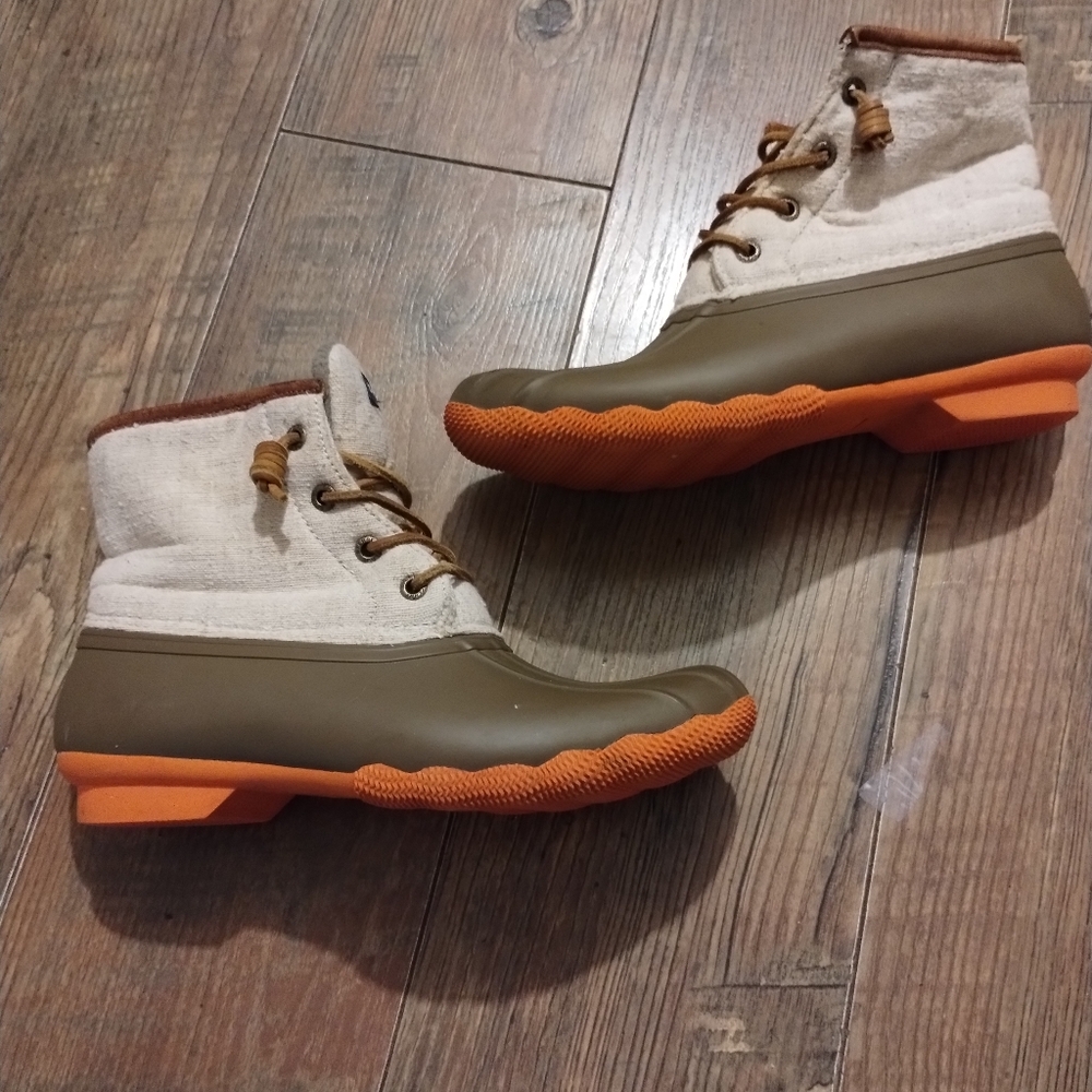 Stylish Women's Boots in Brown and Orange